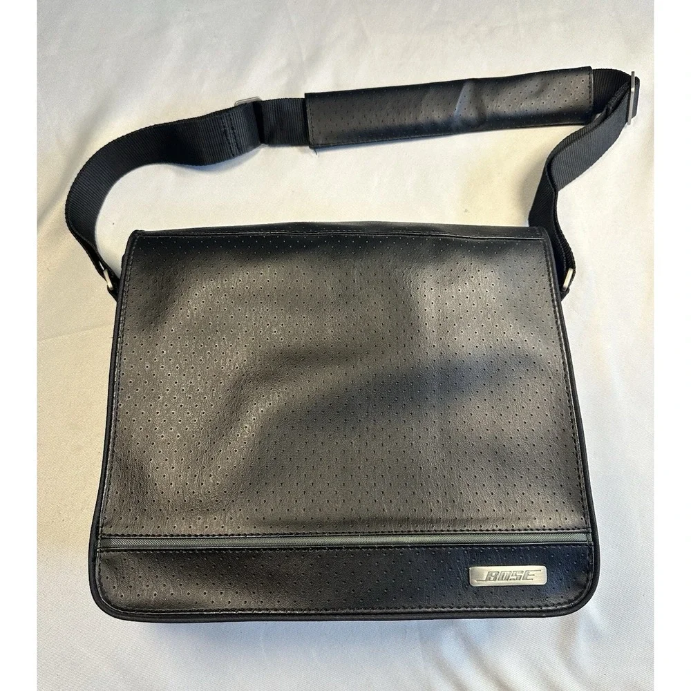 Bose Black Messenger Bag Adjustable Shoulder Strap Pockets Medium